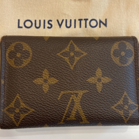 AUTHENTIC LOUIS VUITTON 6 Key Holder - Picture 3 of 14